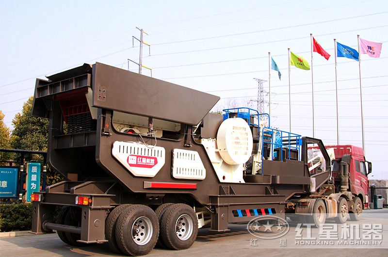 時(shí)產(chǎn)200噸小型移動(dòng)破碎車，配顎破機(jī)，發(fā)往湖北市場(chǎng)